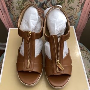 NWB Michael Kora Brown Roslyn Wedge size 8.5
